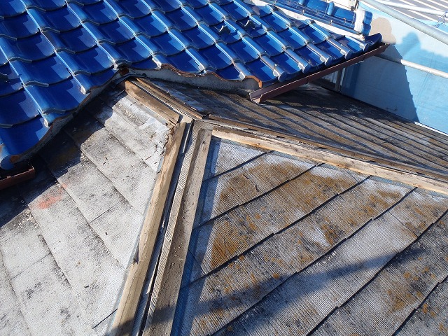 棟板金撤去後の屋根